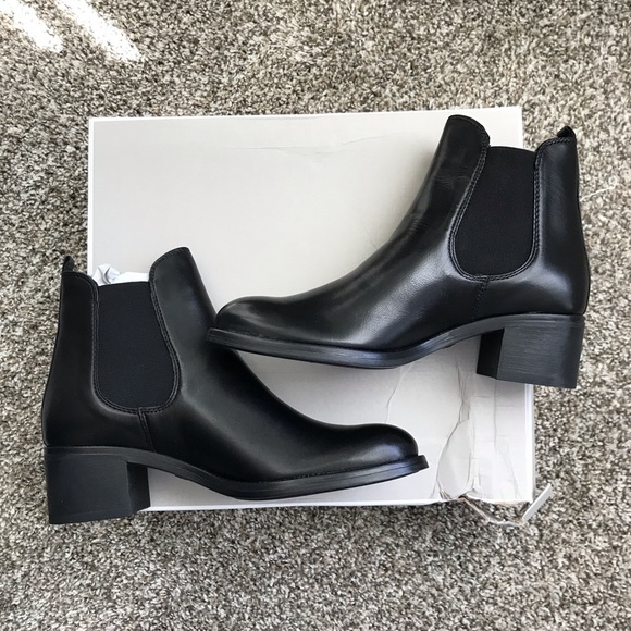 Tamaris Shoes - NWT Tamaris Chelsea Boots